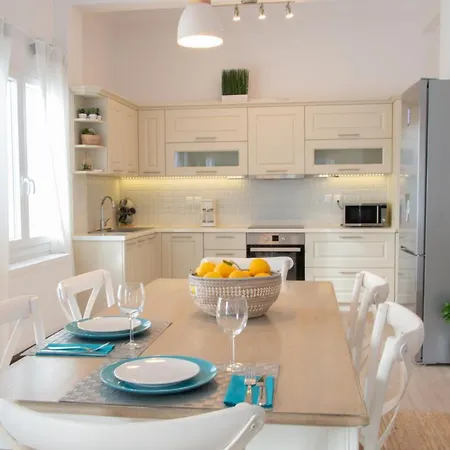 Beautiful House By The Sea Feriehus Poros Town